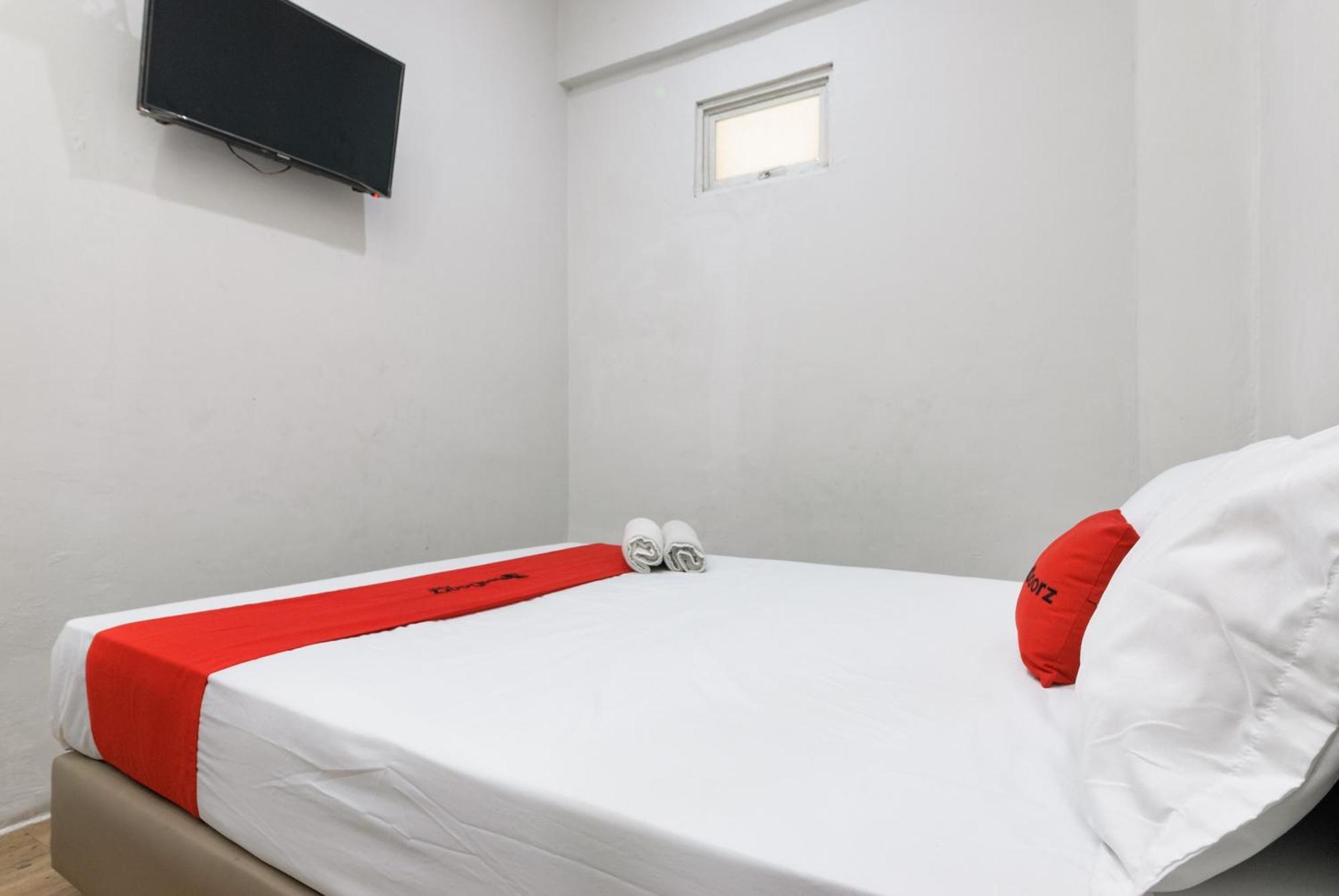 Reddoorz Near Mandaya Royal Hospital Puri Hotel 2*